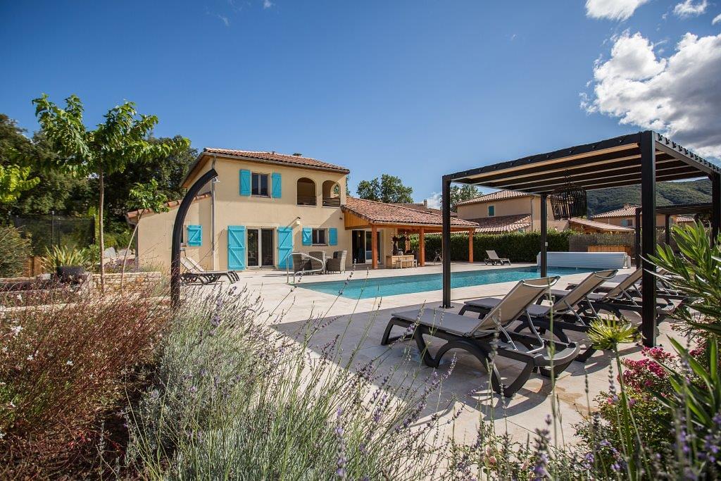 Wisseldag = ZATERDAG 2-8 pers. villa met 4x Airco op de slaapkamersHuisdieren niet toegestaanLaadpaal voor elektr./hybride auto aanwezig
Huurprijs* per week Nog beschikbaar:
14/06 - 21/06 €
21/06 - 28/06 €
28/06 - 05/07 €
05/07 - 12/07 €
12/07 - 19/07 €
19/07 - 26/07 €
26/07 - 02/08 €
02/08 - 09/08 €
09/08 - 16/08 €
16/08 - 23/08 €
23/08 - 30/08 €
30/08 - 06/09 €
06/09 - 13/09 €
13/09 - 20/09 €
20/09 - 27/09 €
27/09 - 04/10 € 1295
04/10 - 11/10 € 1295
11/10 - 18/10 € 1295
18/10 - 25/10 € 1295
25/10 - 01/11 € 1295
Huurprijzen 202614. 28/03-04/04 € 1075
15. 04/04-11/04 € 1075 Pasen
16. 11/04-18/04 € 107517. 18/04-25/04 € 1075
18. 25/04-02/05 € 19. 02/05-09/05 € 1375 Bevrijdingsdag 5/5
20. 09/05-16/05 € 21. 16/05-23/05 € 22. 23/05-30/05 € 23. 30/05-06/06 € 24. 06/06-13/06 € 1595
25. 13/06-20/06 € 1695
26. 20/06-27/06 € 1895
27. 27/06-04/07 € 2250
28. 04/07-11/07 € 2795
29. 11/07-18/07 € 2950
30. 18/07-25/07 €
31. 25/07-01/08 €
32. 01/08-08/08 €
33. 08/08-15/08 €
34. 15/08-22/08 €
35. 22/08-29/08 € 2950
36. 29/08-05/09 € 2495
37. 05/09-12/09 € 1795
38. 12/09-19/09 € 1550
39. 19/09-26/09 € 1550
40. 26/09-03/10 € 1295
41. 03/10-10/10 € 1295
42. 10/10-17/10 € 1295 Herfstvakantie Zuid
43. 17/10-24/10 € 1295 Herfstvakantie Noord en Midden
44. 24/10-31/10 € 1295
Huurprijzen Villa Formidable
