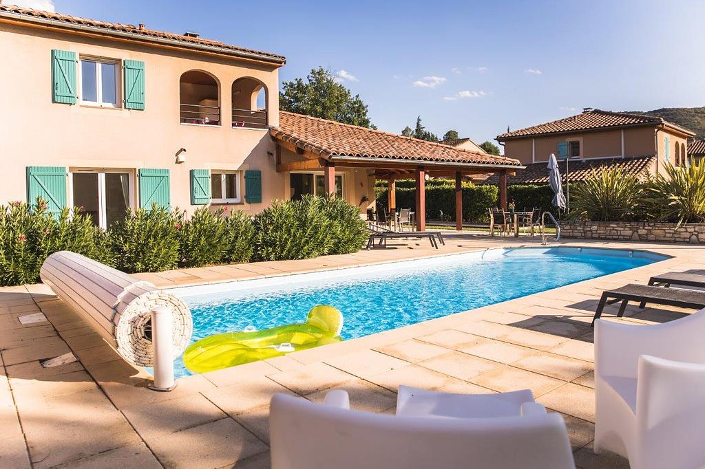 Wisseldag = ZATERDAG 2 - 8 pers. villa met verwarmd privé zwembadAirco op 3 slaapkamersHuisdier niet toegestaan
2025
14/06 - 21/06 € 169521/06 - 28/06 € 28/06 - 05/07 € 05/07 - 12/07 € 279512/07 - 19/07 € 19/07 - 26/07 € 26/07 - 02/08 € 02/08 - 09/08 € 09/08 - 16/08 € 16/08 - 23/08 € 23/08 - 30/08 € 30/08 - 06/09 € 209506/09 - 13/09 € 179513/09 - 20/09 € 155020/09 - 27/09 € 129527/09 - 04/10 € 129504/10 - 11/10 € 129511/10 - 18/10 € 1295
Huurprijzen Villa Rives de l' Ardèche